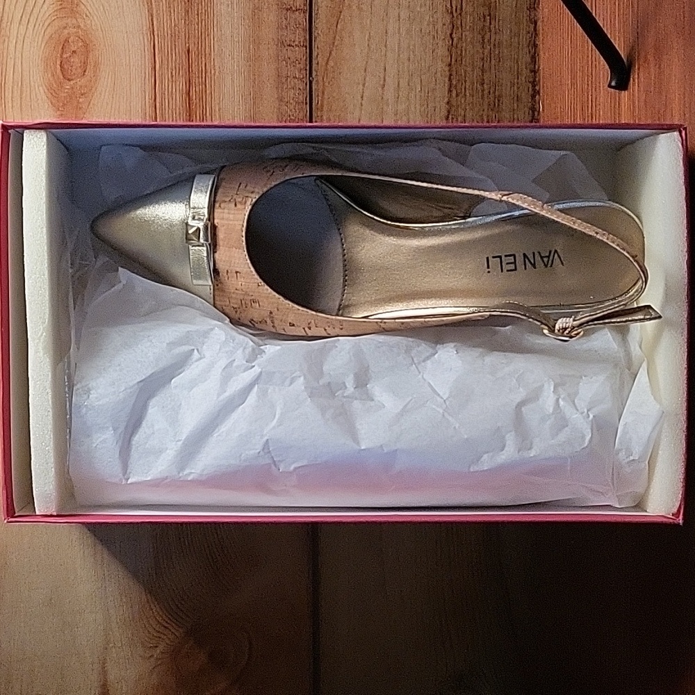 Vaneli Slingback Gold/Natural Cork Kitten Heels.